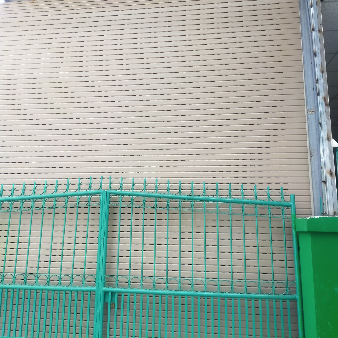 Cửa cuốn Đức trên Quốc Lộ 1k Đồng Nai